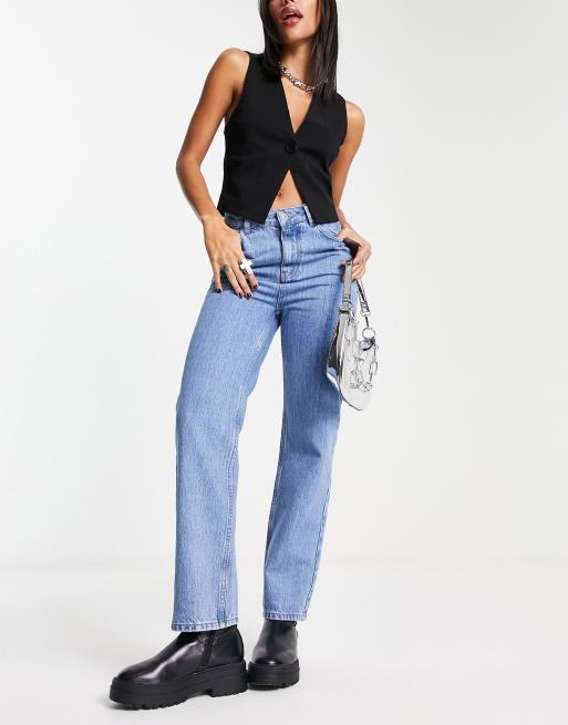 Reclaimed Vintage – Vintageinspirerade jeans i 90-talsstil med hög midja och smala ben i antiktvättad finish