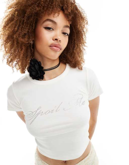 Reclaimed Vintage – Vit, kort t-shirt med strassprytt tryck