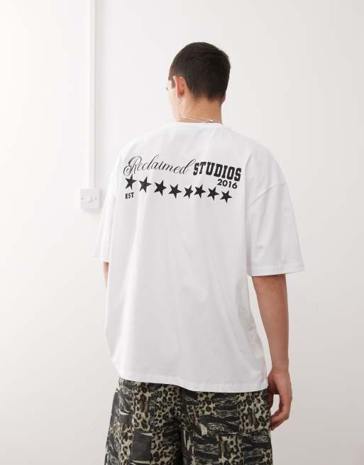Reclaimed Vintage – Vit t-shirt med boxig oversize-passform och tryck baktill