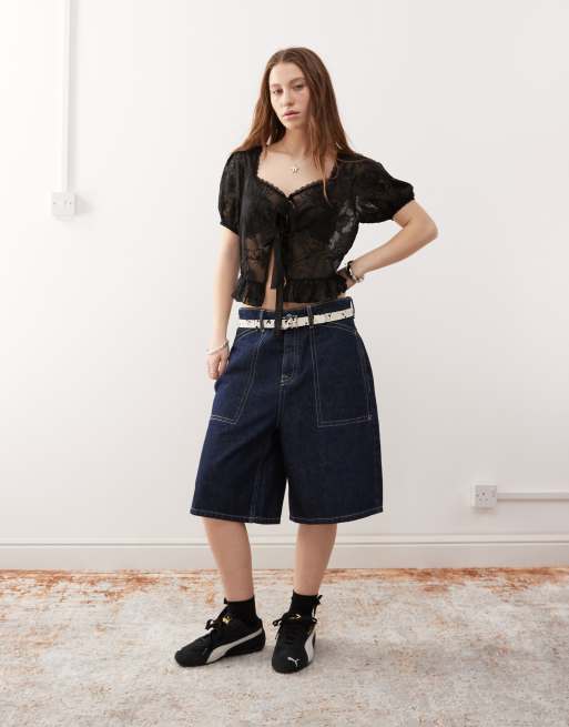 Reclaimed Vintage – Vorne gebundene Bluse aus Baumwolle in Schwarz mit Spitzeneinsatz, 2 von 4