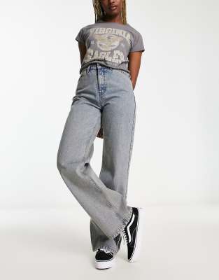 Reclaimed Vintage - Weite Jeans in blauer Waschung im Y2K-Stil