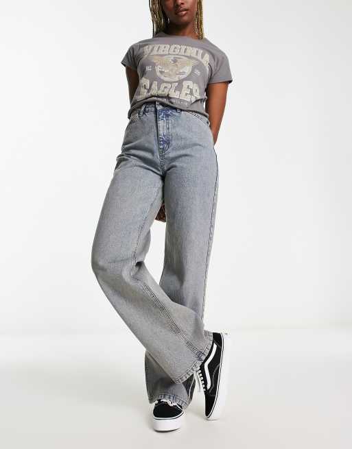 Reclaimed Vintage – Weite Jeans in blauer Waschung im Y2K-Stil