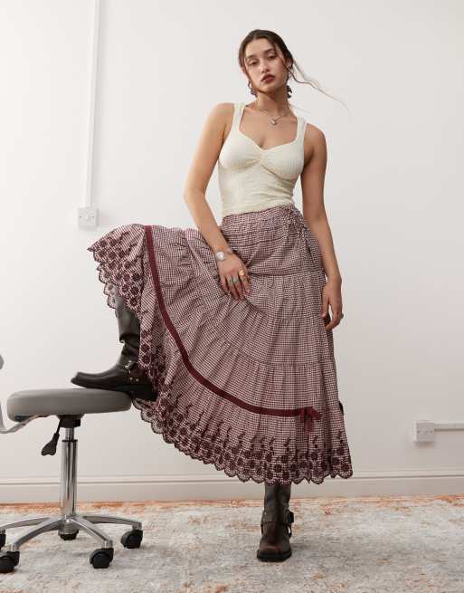 Reclaimed Vintage – Weiter Midirock mit kastanienbraunem Karomuster mit Schleifen und Stickerei