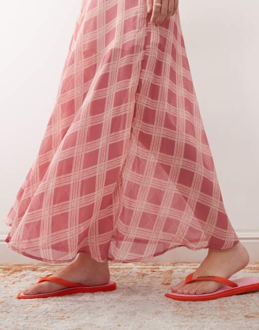 Reclaimed Vintage – Weiter, transparenter Festival-Maxirock in Rosa mit Karomuster, 2 von 5