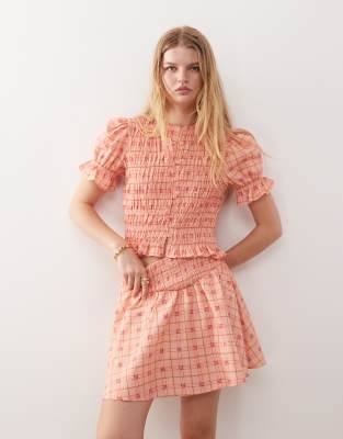 Reclaimed Vintage - Western-Oberteil in Rosa kariert mit Raffung und Puffärmeln-Bunt