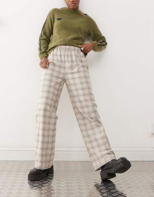 wide leg pull on lounge pants in neutral plaid-Multi