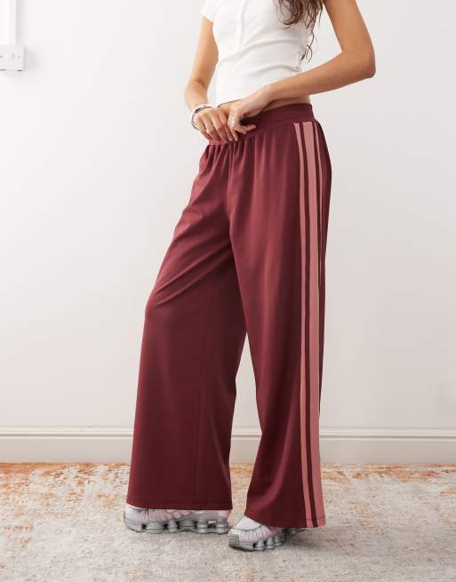Reclaimed Vintage wide leg pull on jogger with contrast panel in burgundy and pink, 4 of 5