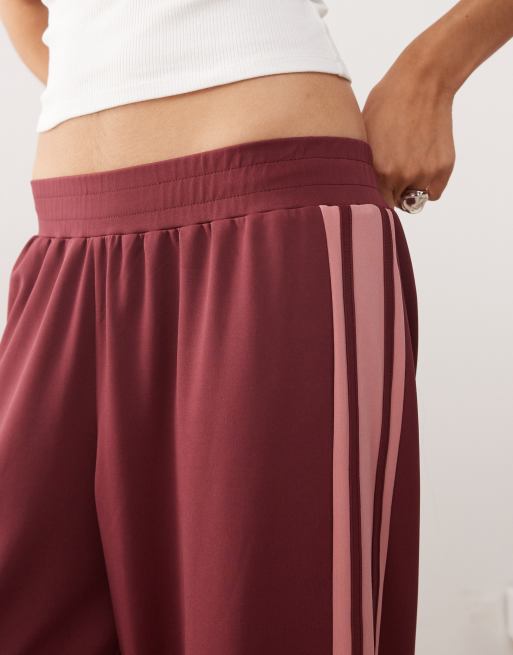 Reclaimed Vintage wide leg pull on trackies with contrast panel in burgundy and pink, 2 of 5