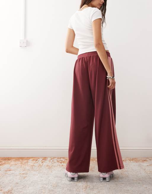 Reclaimed Vintage wide leg pull on trackies with contrast panel in burgundy and pink, 3 of 5