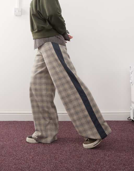 Reclaimed Vintage wide leg tailored pants with contrast panels in neutral check, 2 of 5