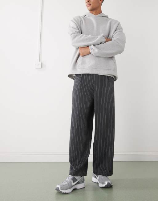 Reclaimed Vintage - Pantalon baggy habillé à fines rayures - Gris