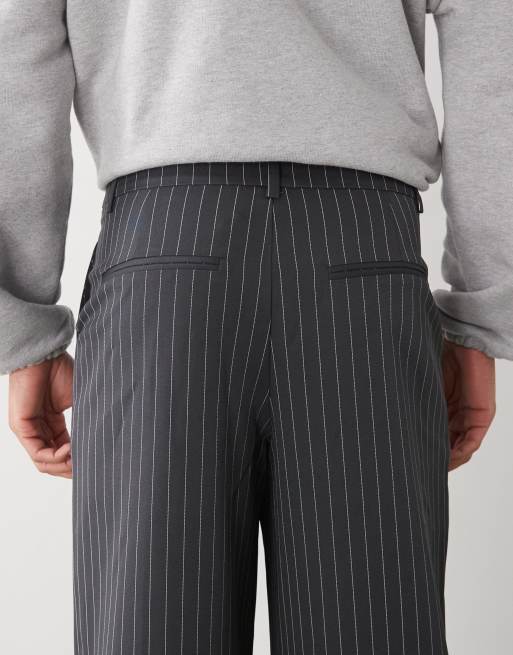 Reclaimed Vintage - Pantalon baggy habillé à fines rayures - Gris