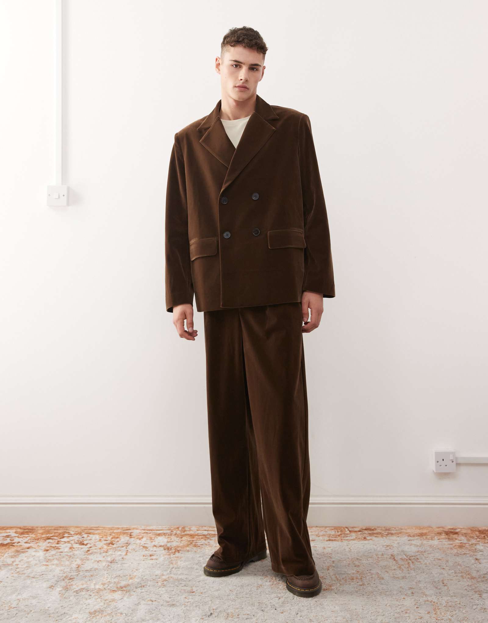 Восстановленные винтажные широкие бархатные брюки коричневого цвета, сшитые на заказ - часть комплекта