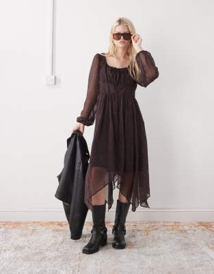 Reclaimed Vintage - Winterliches Prärie-Midikleid in Burgunderrot mit asymmetrischem Saum und rotem Paisleymuster-Bunt