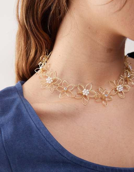 Reclaimed Vintage wire flower necklace in gold