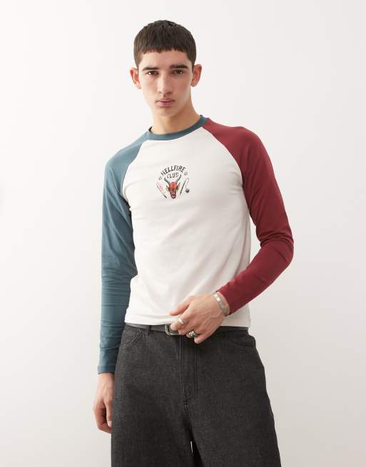 Reclaimed Vintage x Stranger Things – Biały T-shirt unisex z kontrastową lamówką i nadrukiem Hellfire