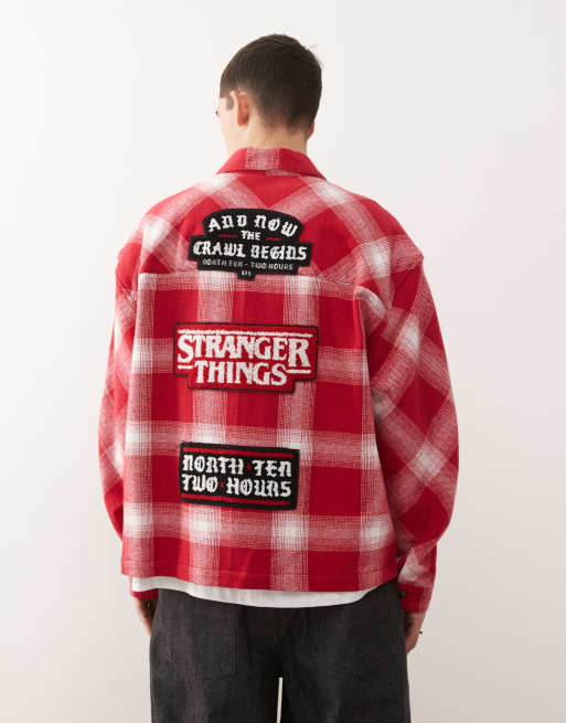 Reclaimed Vintage x Stranger Things - Geborsteld flanellen overhemd met bouclé badges in rood en wit