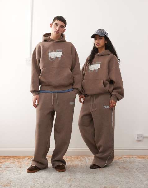 Reclaimed Vintage x Stranger Things - Pantalon de jogging unisexe à logo - Marron délavé - view 1