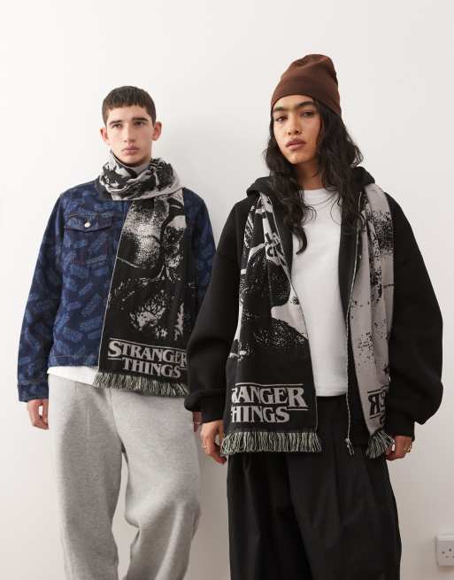 Reclaimed Vintage x Stranger Things - Sort/hvidt tørklæde med karakterprint