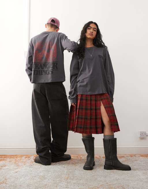 Reclaimed Vintage x Stranger Things - T-shirt unisex stile skater a maniche lunghe grigio antracite slavato con stampa Vecna