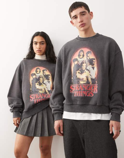 Reclaimed Vintage x Stranger Things - Uniseks oversized sweatshirt met print in grijs met wassing