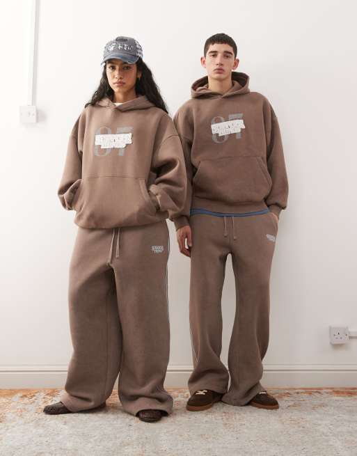 Reclaimed Vintage x Stranger Things – Unisex – Brunt, tvättat set med logga