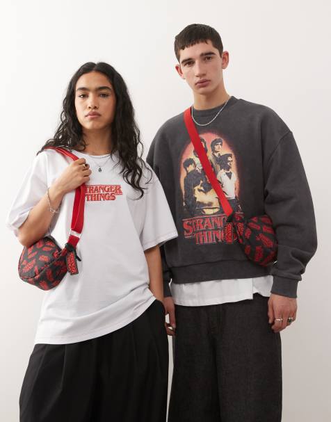 Reclaimed Vintage x Stranger Things – Unisex-Umhängetasche in Schwarz mit Logo - view 1