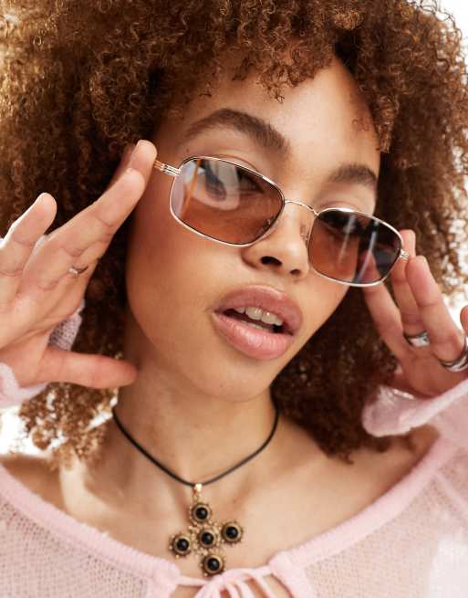 Reclaimed Vintage – Złote okulary przeciwsłoneczne w drucianych oprawkach w stylu lat 90.