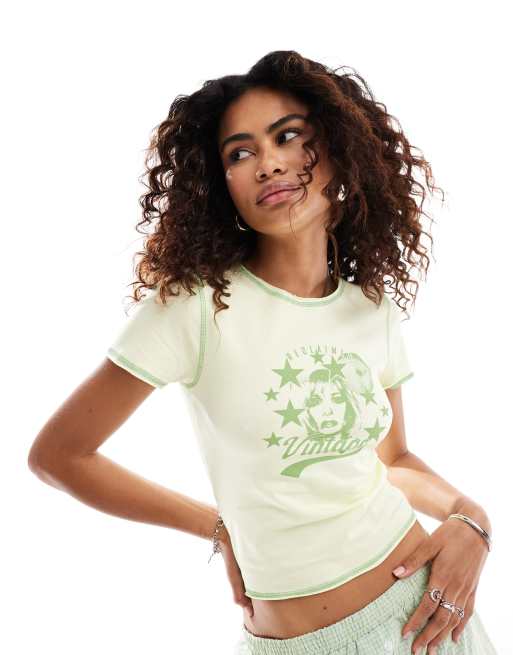 Reclaimed Vintage – Żółty przylegający T-shirt z dyskotekowym nadrukiem z motywem gwiazd