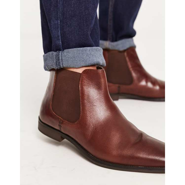 Flat brown 2025 chelsea boots