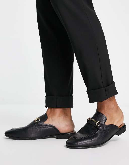 Red Tape – Ledermules in Schwarz mit Metallsteg und Blumenmuster