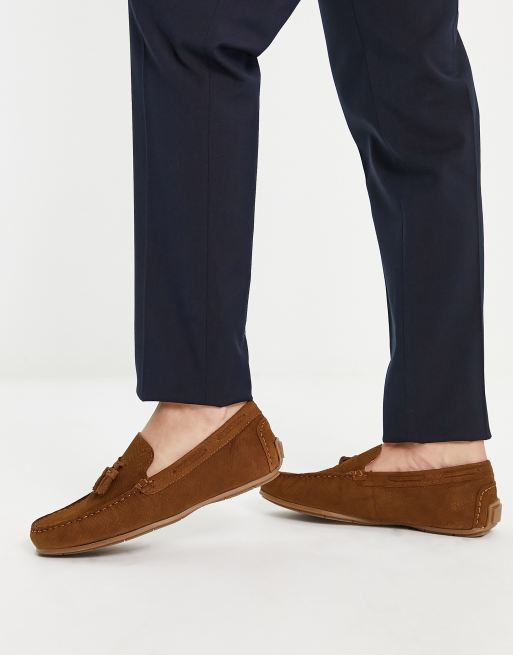 Red Tape – Ljusbruna loafers i ormskinnsimitation med tofsar