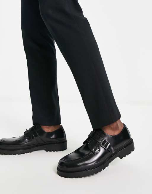 Red Tape – Schnürschuhe aus Leder in Schwarz mit Metallriemen und dicker Sohle 