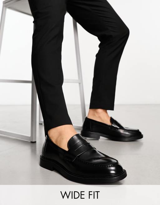 Red Tape – Svarta, fina, minimalistiska pennyloafers i läder med bred passform