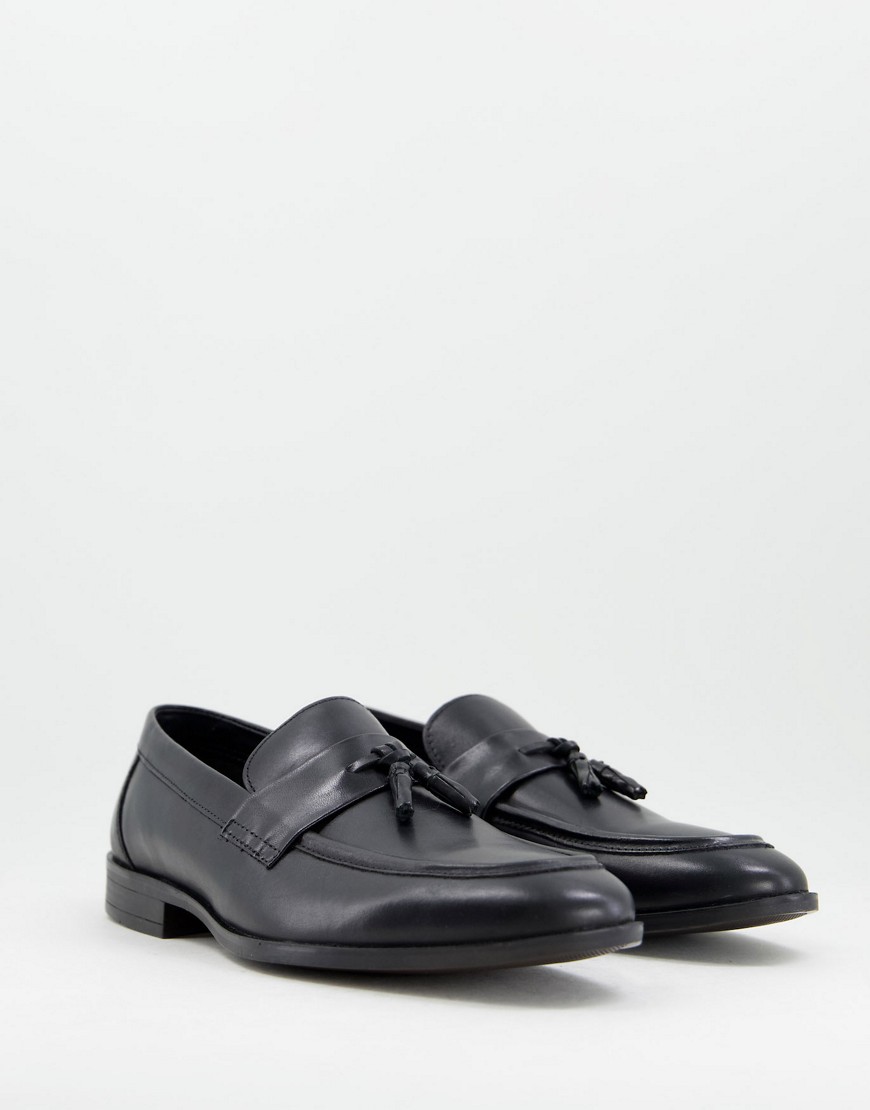 Red Tape tassel loafers in black leather