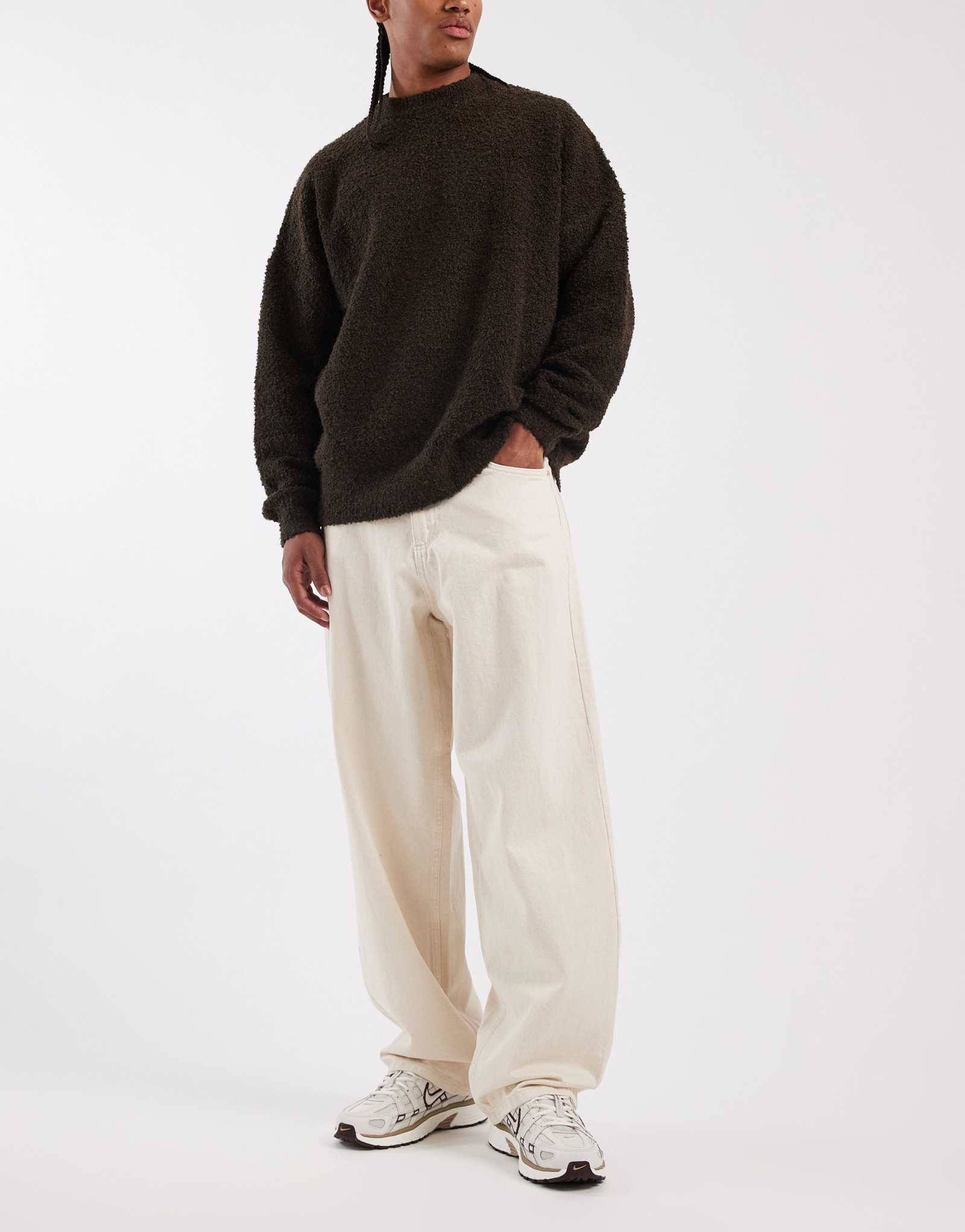 Переосмысленные бунтарские мешковатые джинсы темно-белого цвета