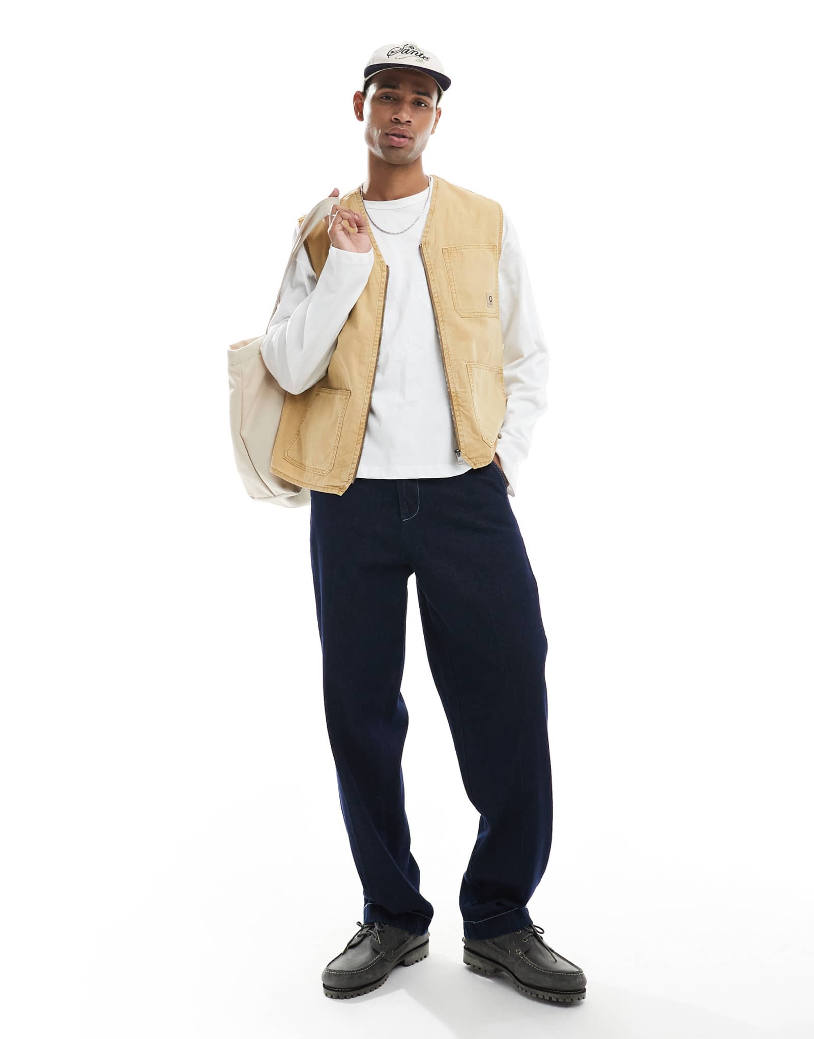 Бежевый жилет на молнии в стиле бунтаря в новом стиле