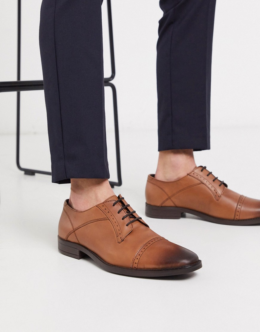Redfoot - derby-sko i læder med snørebånd og tåhætte i gyldenbrunt læder-Tan