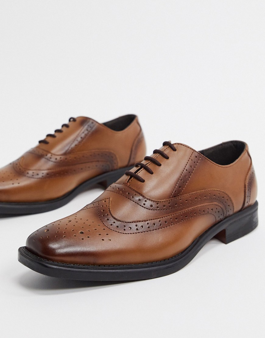 Redfoot – Oxford – Ljusbruna brogueskor i läder med tåhätta och snörning-Guldbrun