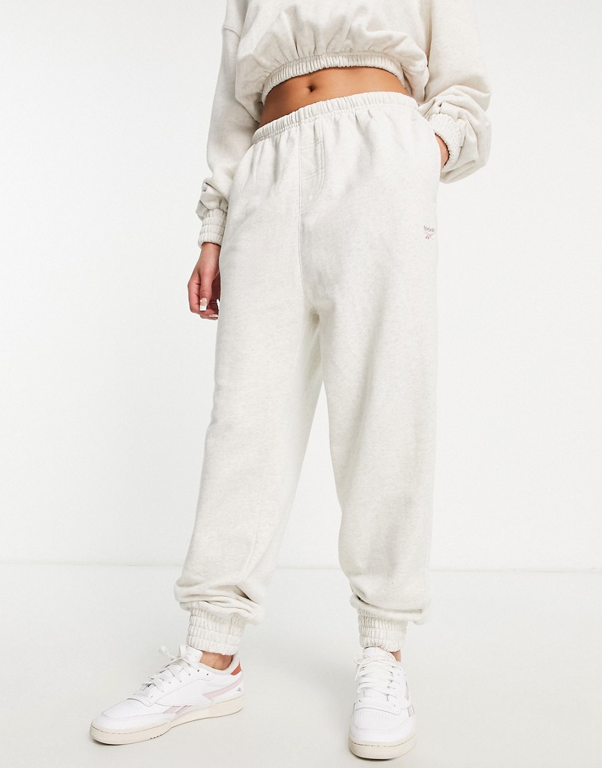 reebok archive oversized joggers in off white