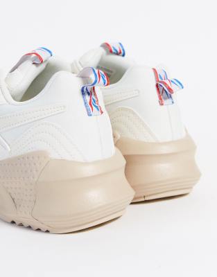 reebok aztrek double trainers in chalk