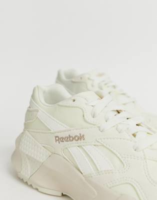 reebok aztrek double trainers in chalk