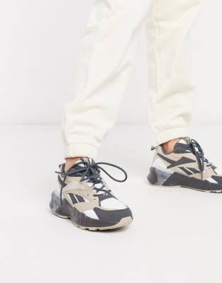 reebok aztrek double trainers in chalk