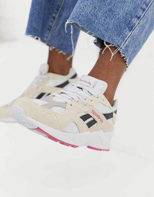 Reebok store aztrek beige