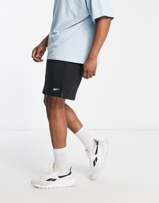 Reebok Basketball City League Fleece short in zwart ASOS