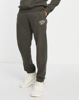 Reebok – Bruna mjukisbyxor i vintagestil – Endast hos ASOS