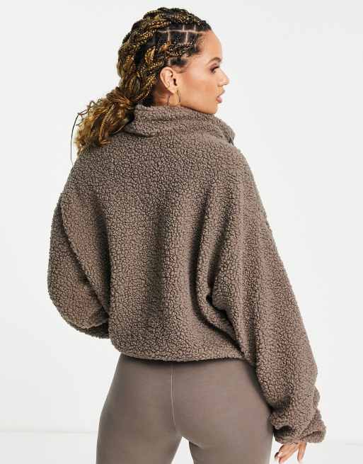 Reebok – Brungrå fleece med dragkedja i halsen, endast hos ASOS, 2 av 4