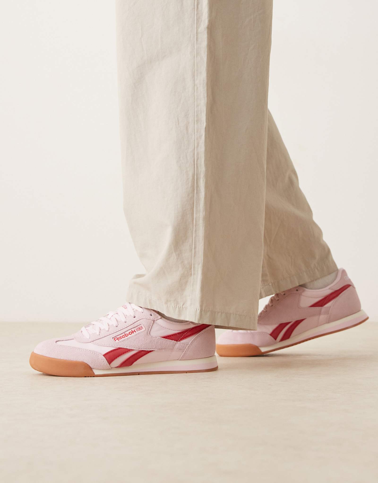 Кроссовки Reebok Campio XT розового цвета с резиновой подошвой