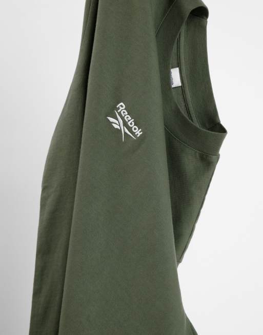 Reebok central logo t-shirt in olive green - exclusive to ASOS, 2 of 4