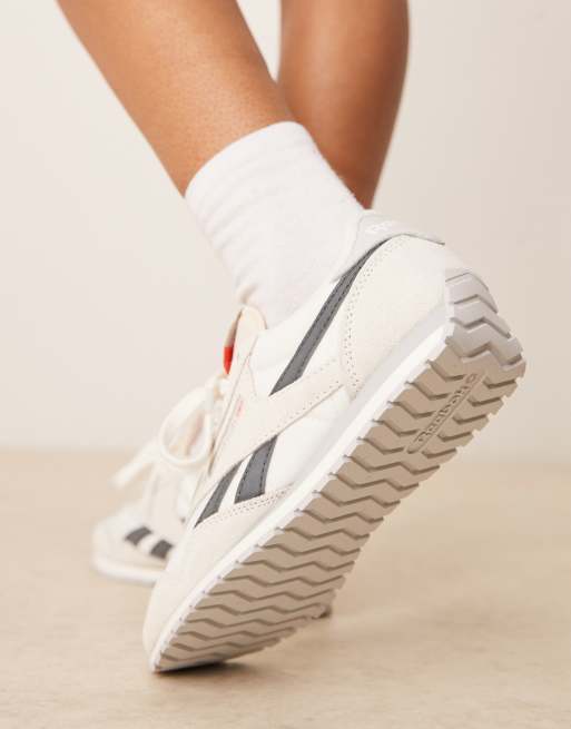 Reebok Classic AZ sneakers in white and gray detail, 3 of 5